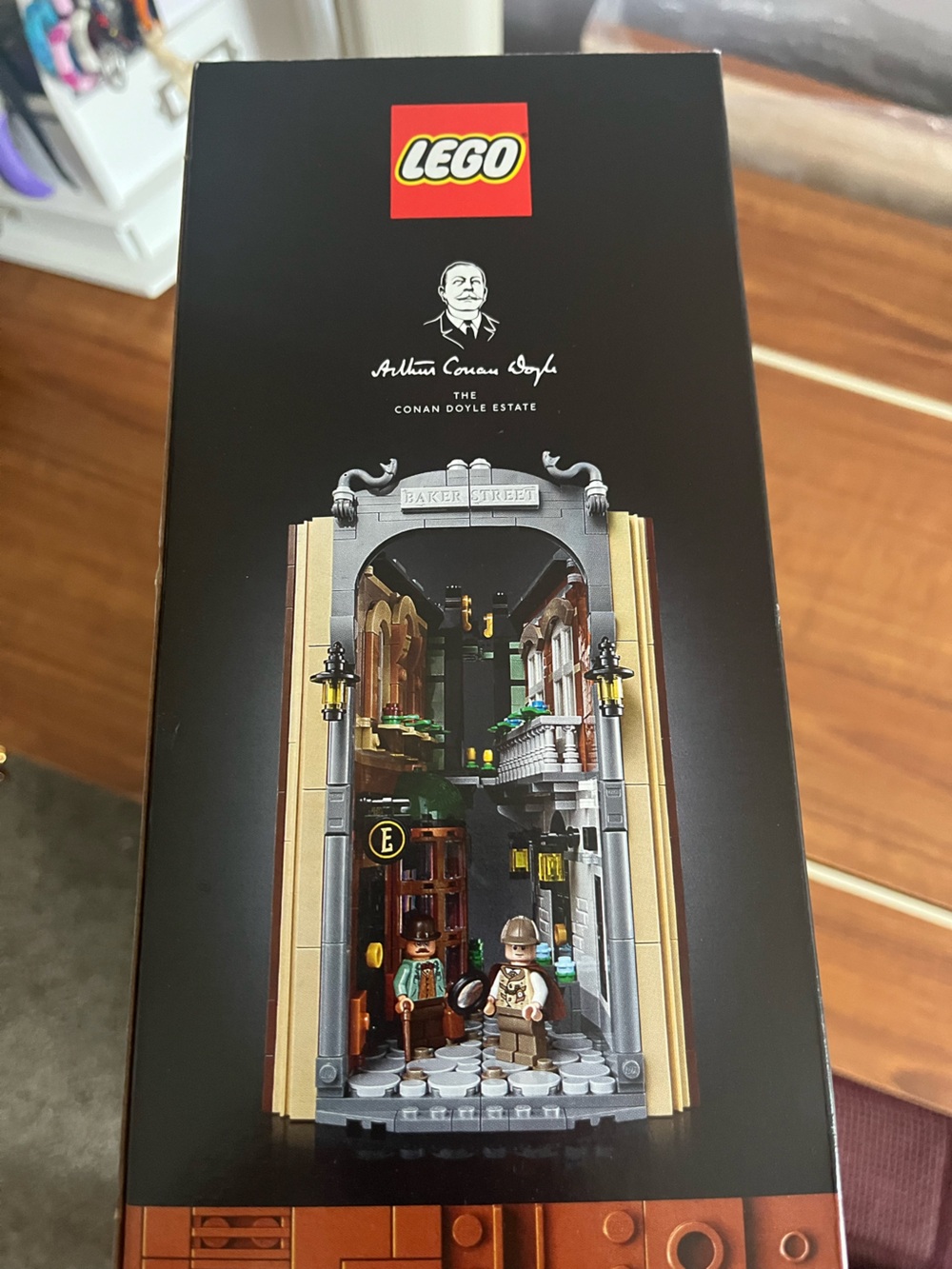 LEGO - ICONS - Sherlock Holmes:Book Nook #10351 - Picture 4 of 6